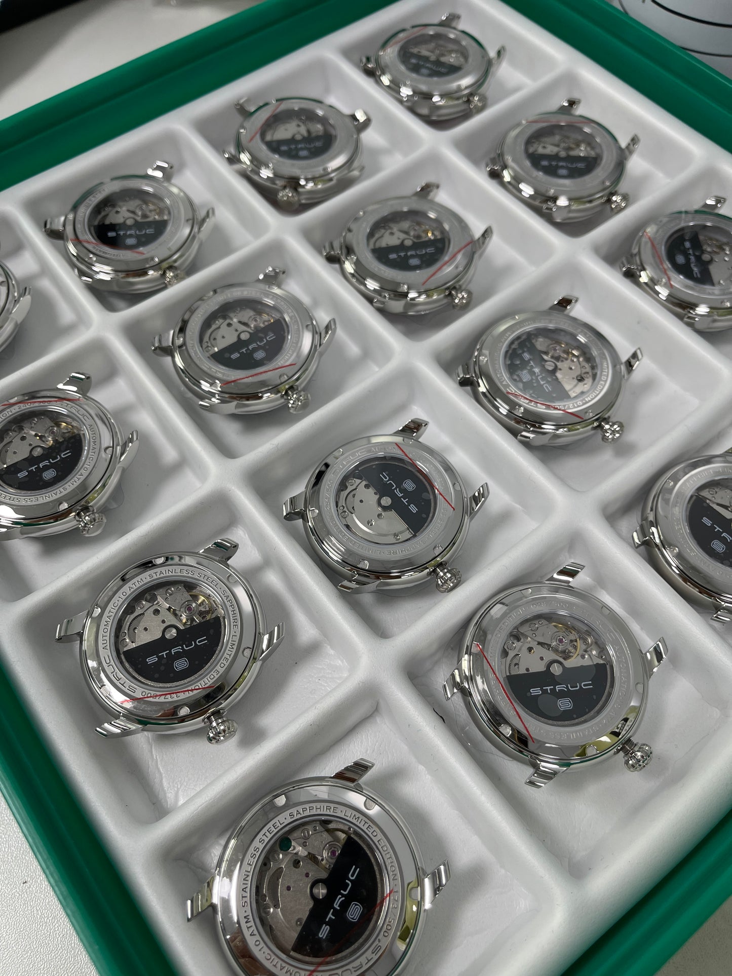 Time Shuttle Mechanical Watch – Redefining Time | Single-Color Chapter Ring