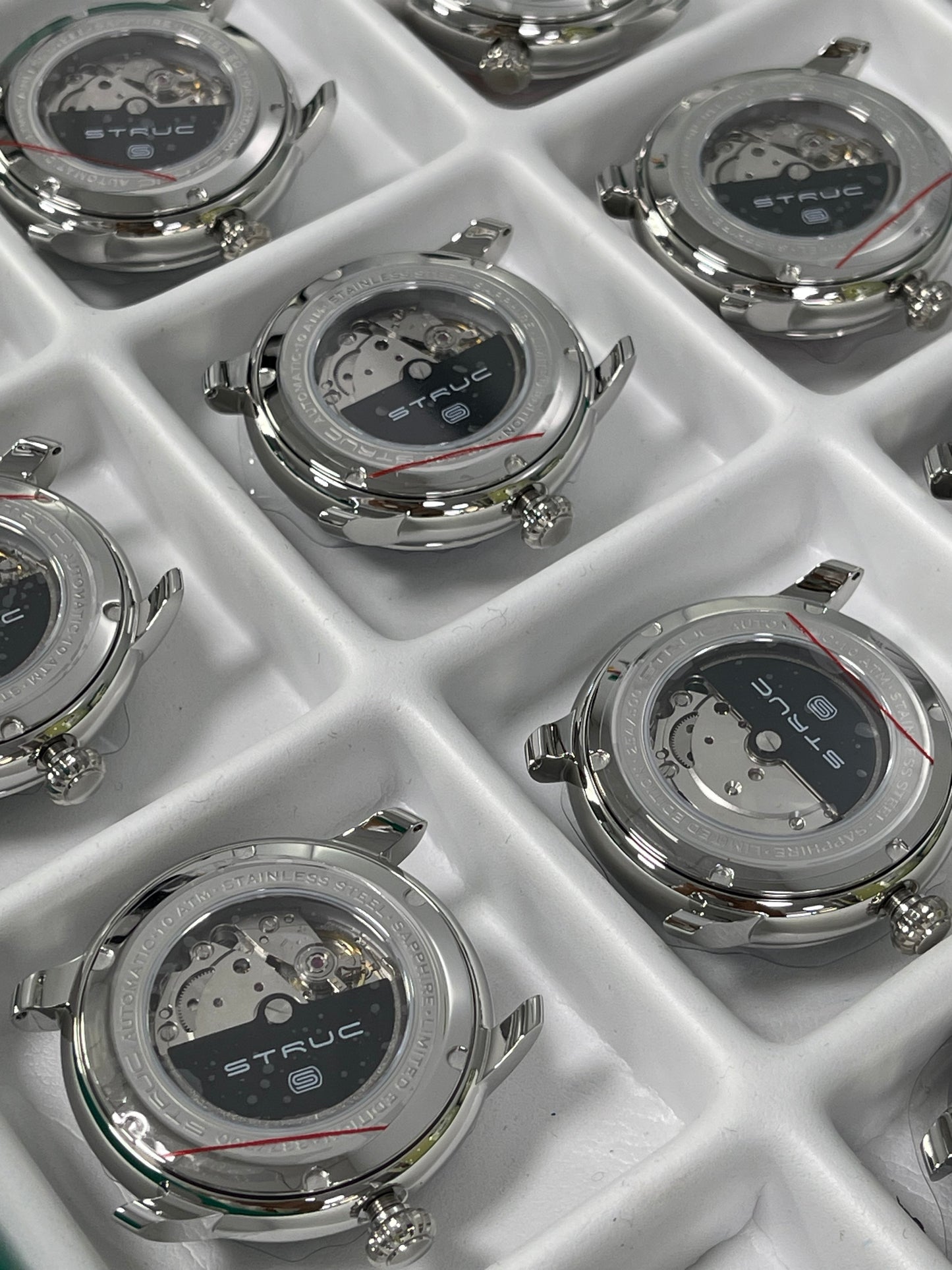 Time Shuttle Mechanical Watch – Redefining Time | Single-Color Chapter Ring