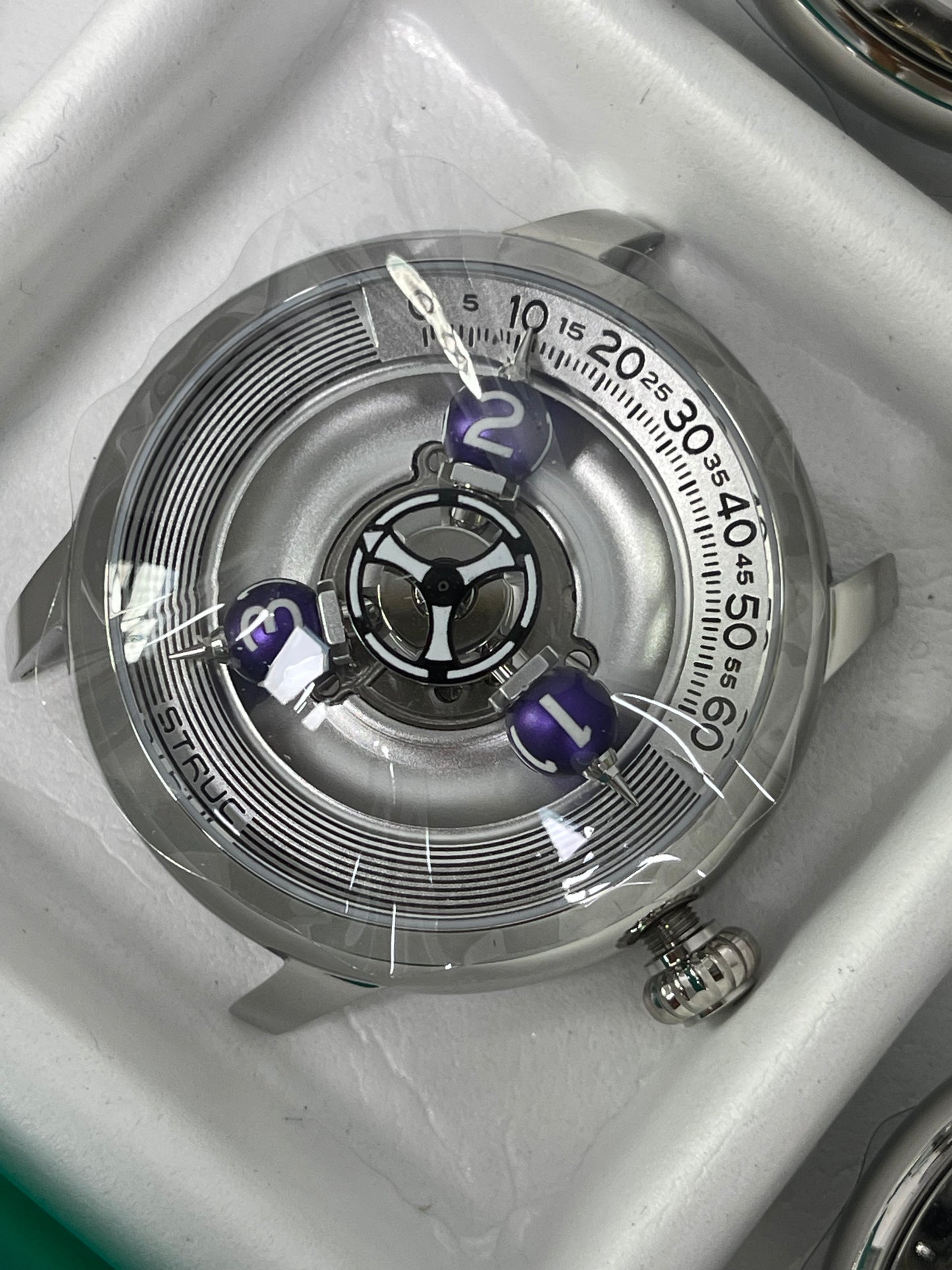 Time Shuttle Mechanical Watch – Redefining Time | Single-Color Chapter Ring