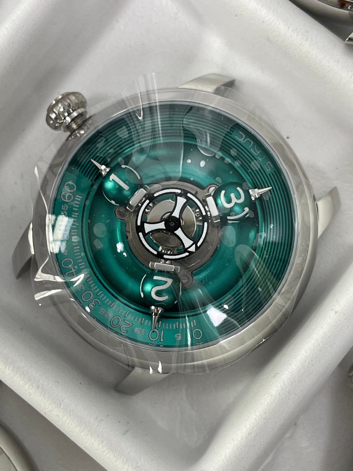 Time Shuttle Mechanical Watch – Redefining Time | Single-Color Chapter Ring
