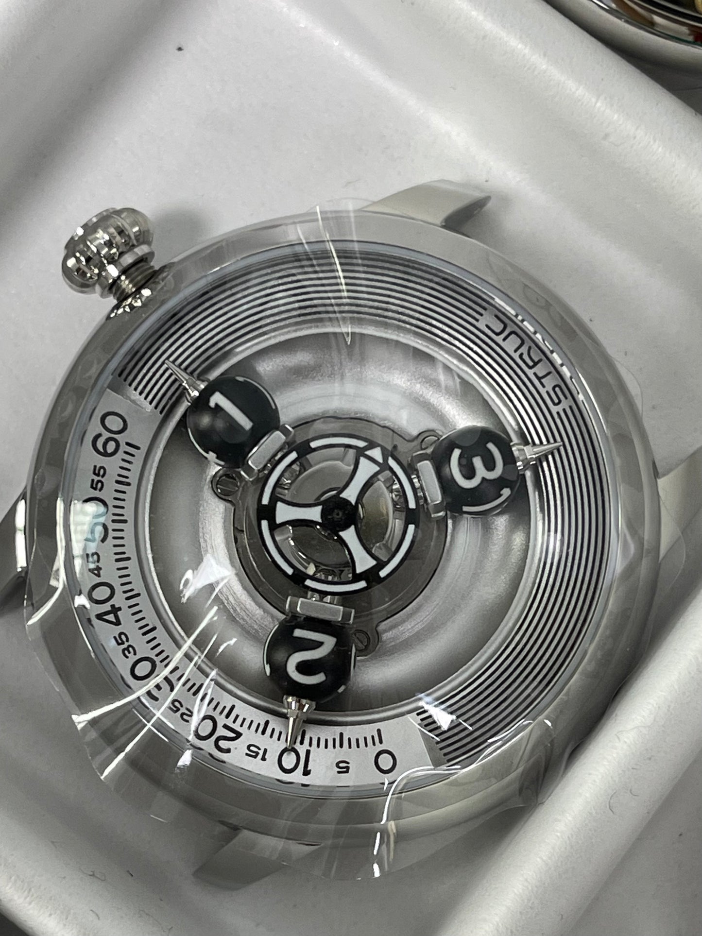 Time Shuttle Mechanical Watch – Redefining Time | Single-Color Chapter Ring