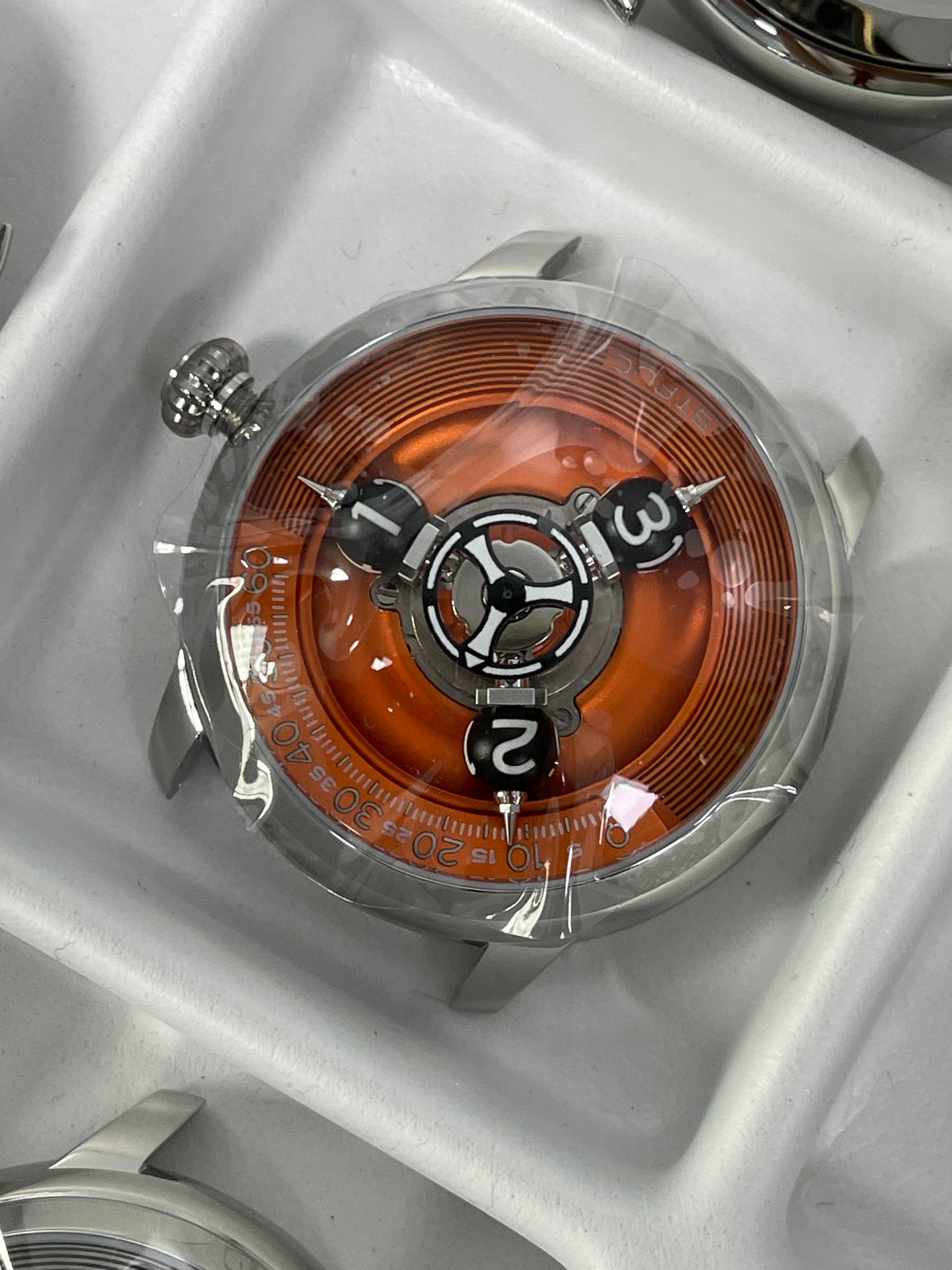 Time Shuttle Mechanical Watch – Redefining Time | Single-Color Chapter Ring