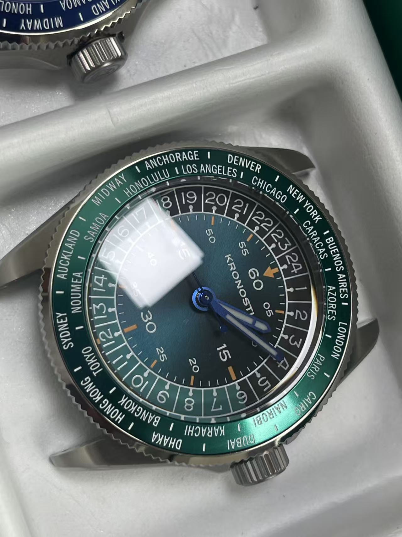 KRONOSTI Deep Explorer – Aurora Titanium Series