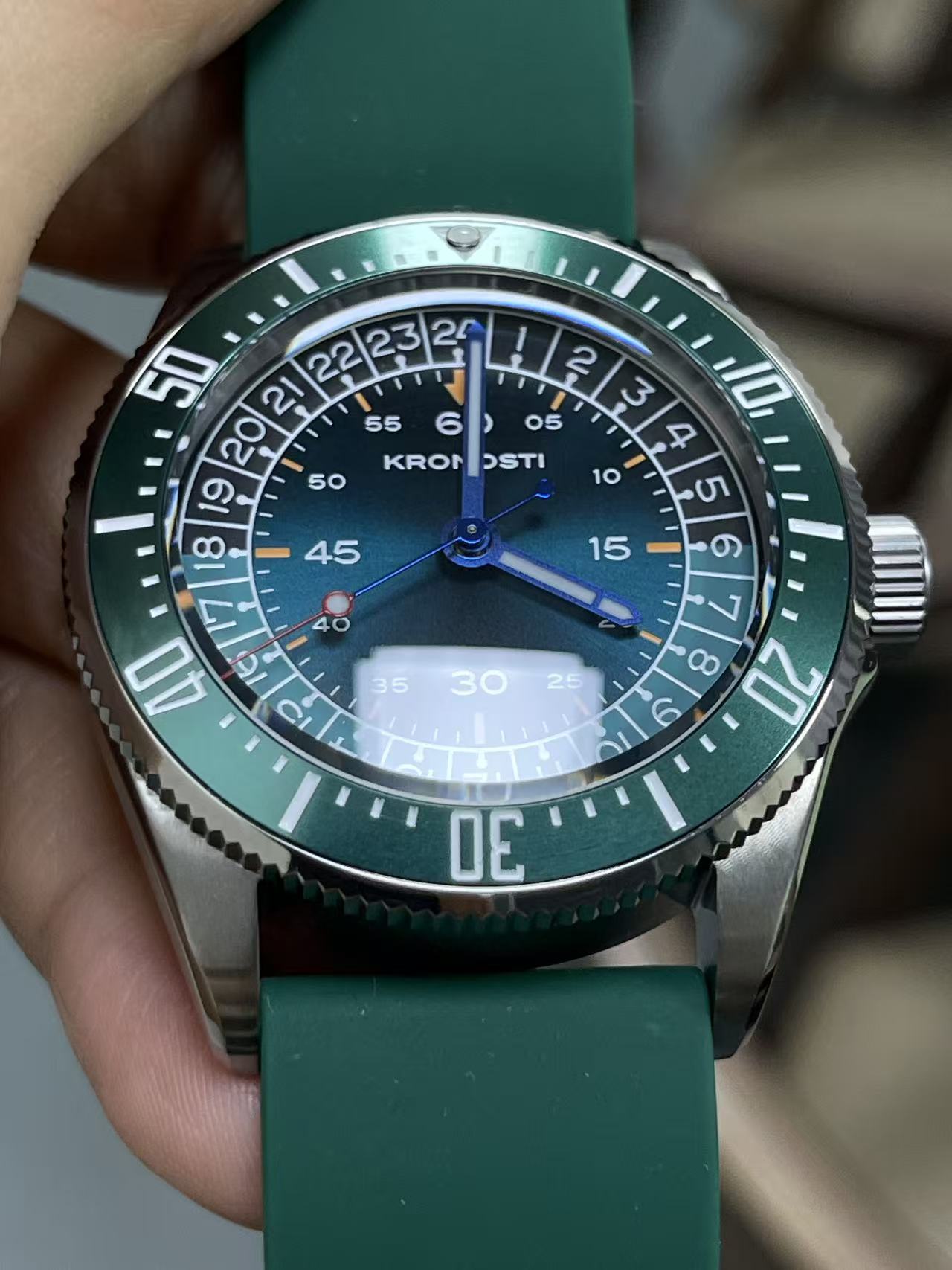 KRONOSTI Deep Explorer – Aurora Titanium Series