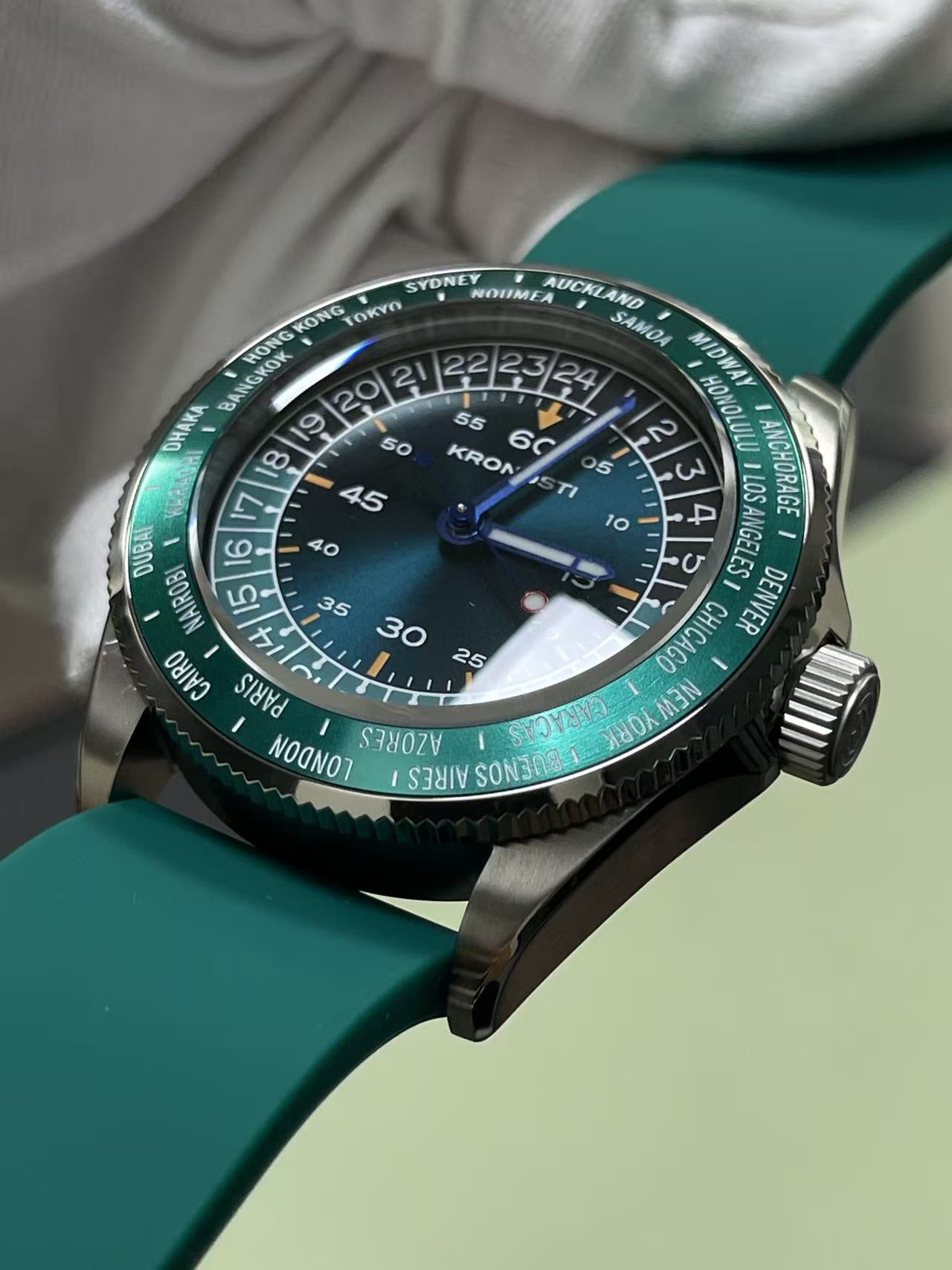 KRONOSTI Deep Explorer – Aurora Titanium Series