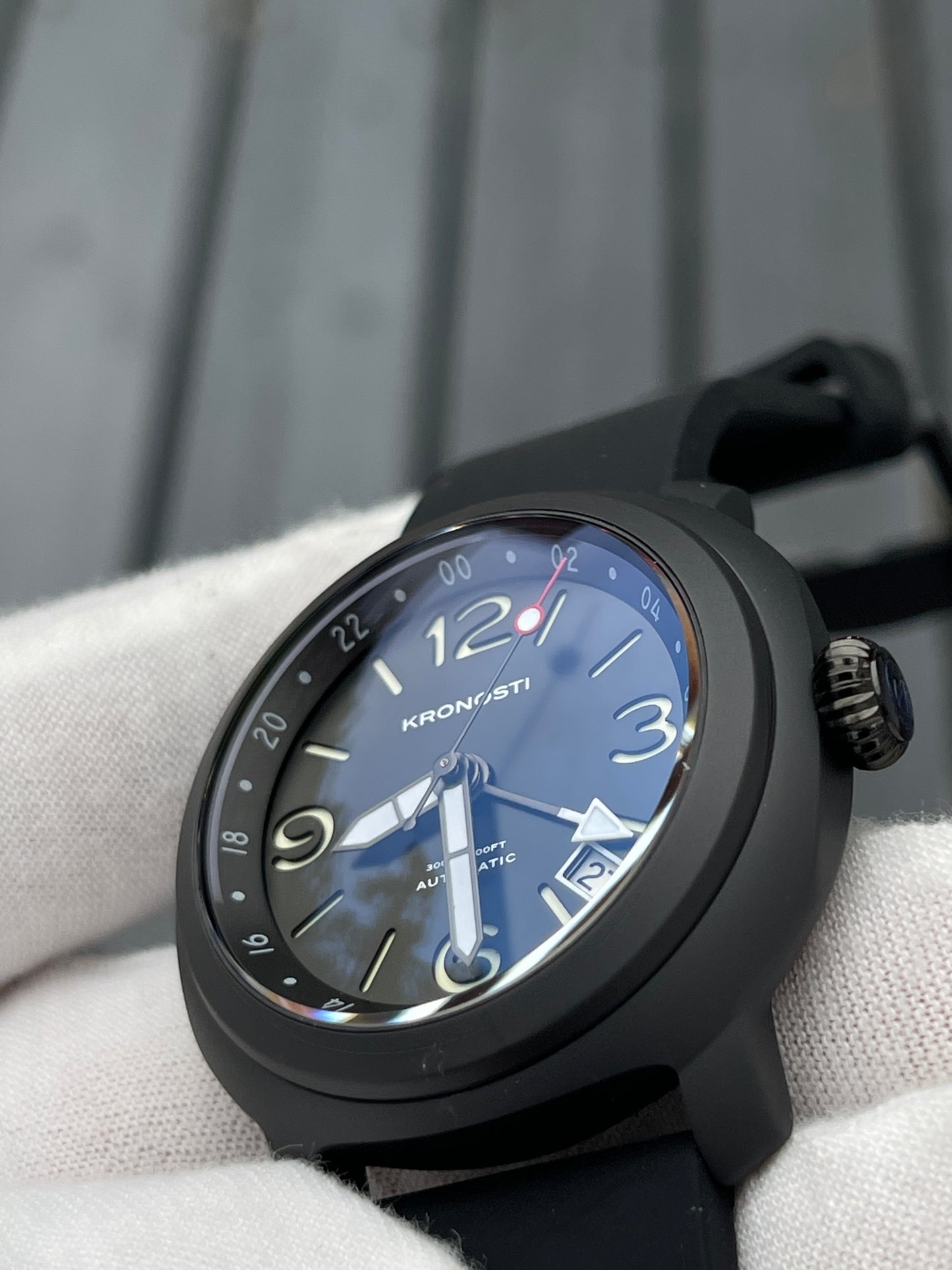 KRONOSTI Voyager Horizon – GMT Black Titanium