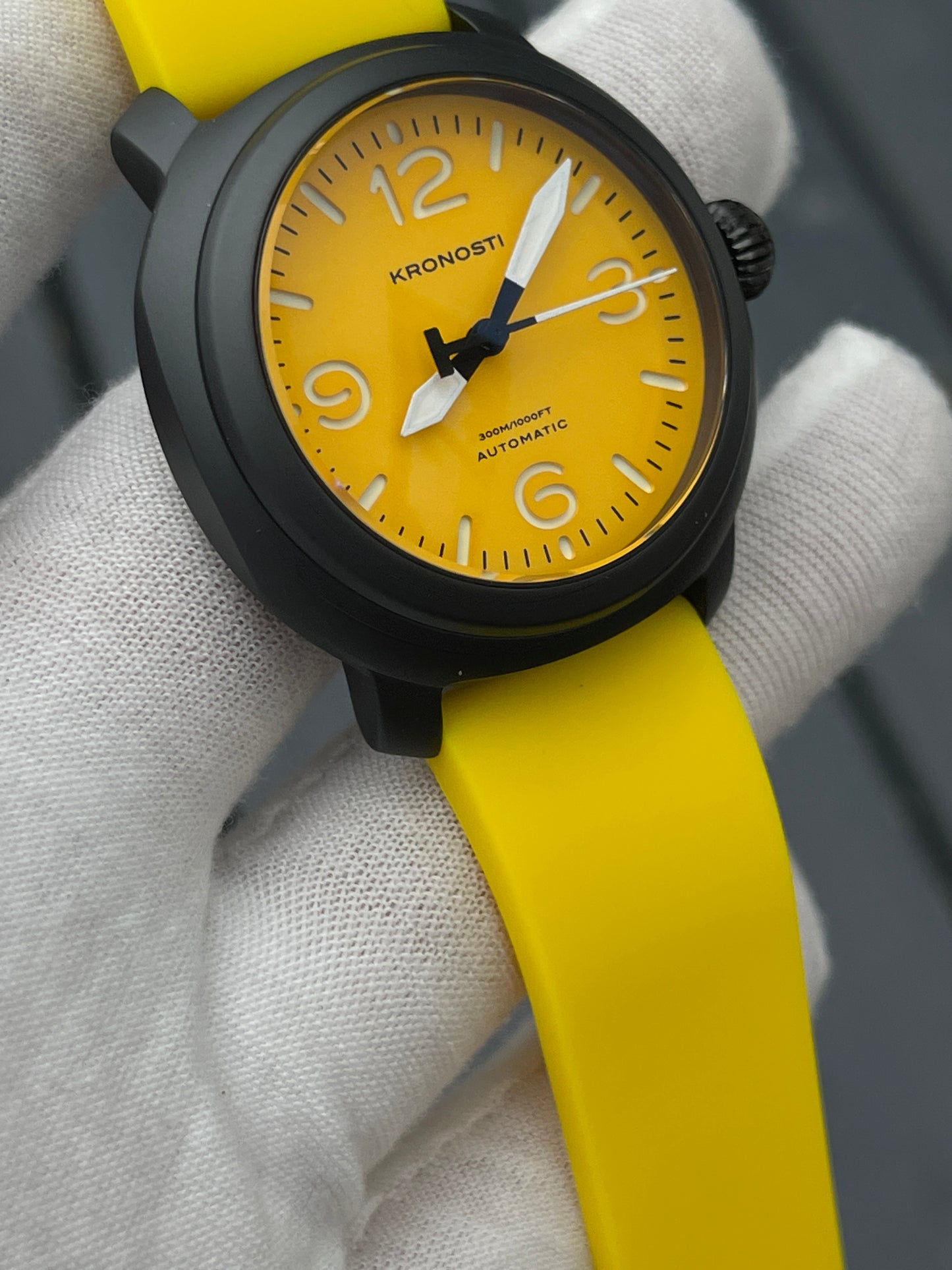 KRONOSTI Voyager Horizon – Three-Hand Black Titanium