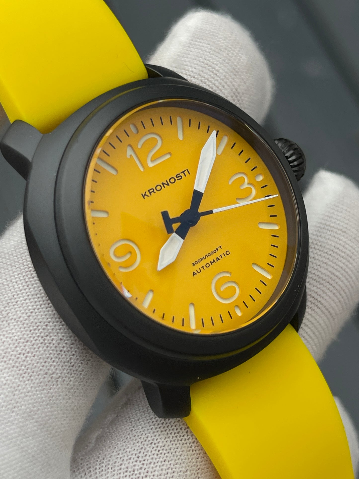 KRONOSTI Voyager Horizon – Three-Hand Black Titanium