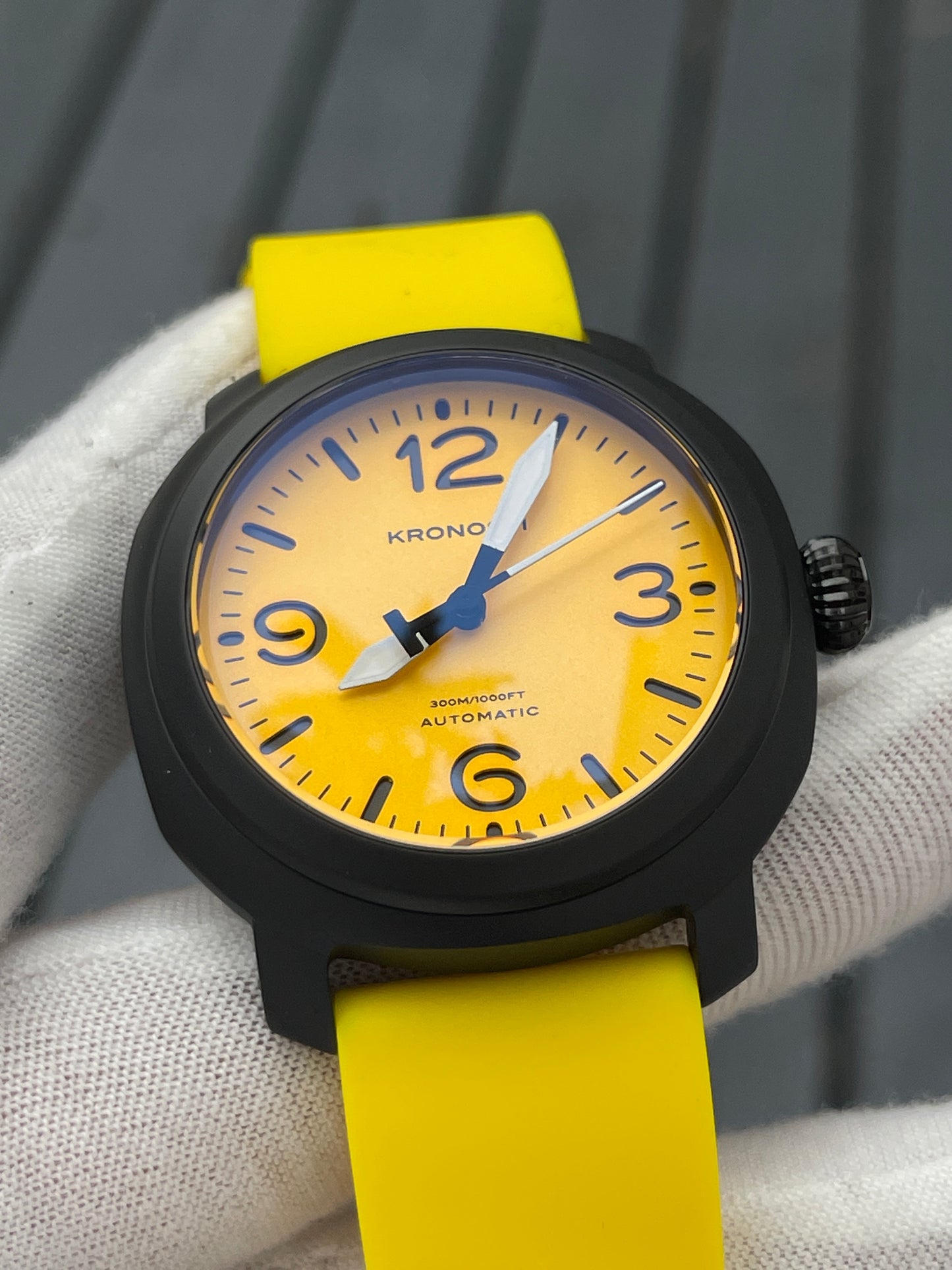 KRONOSTI Voyager Horizon – Three-Hand Black Titanium