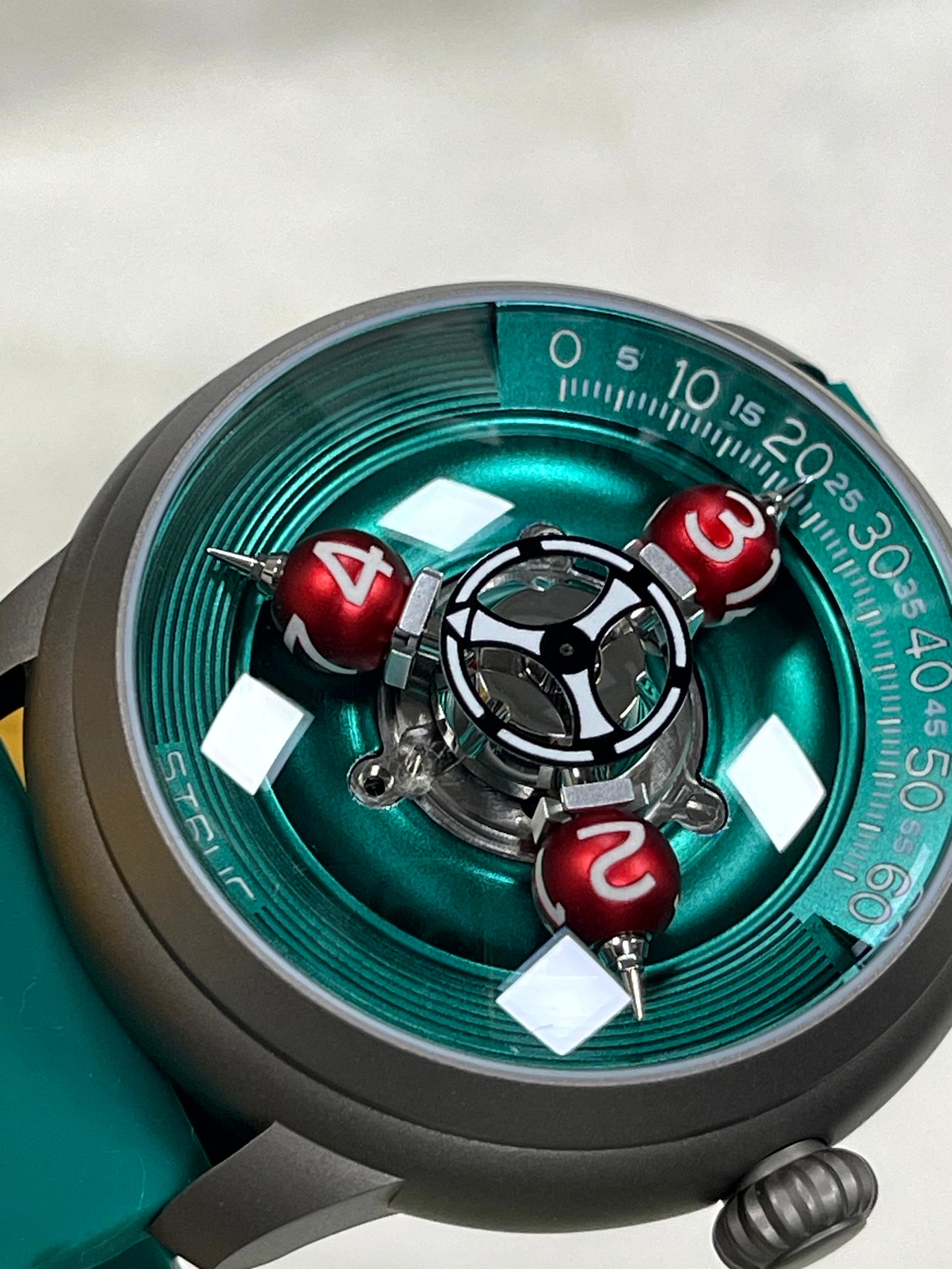 Time Shuttle Mechanical Watch – Redefining Time | Single-Color Chapter Ring