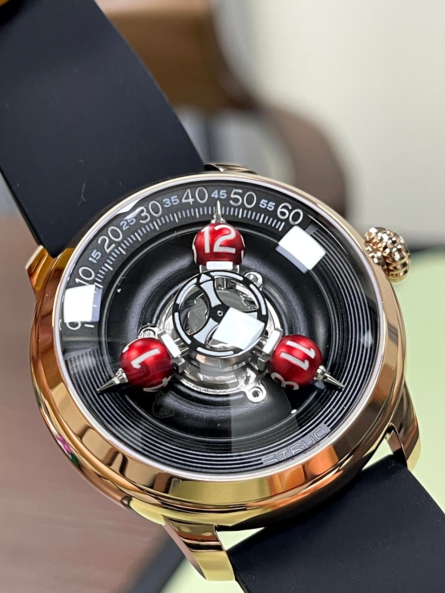 Time Shuttle Mechanical Watch – Redefining Time | Single-Color Chapter Ring