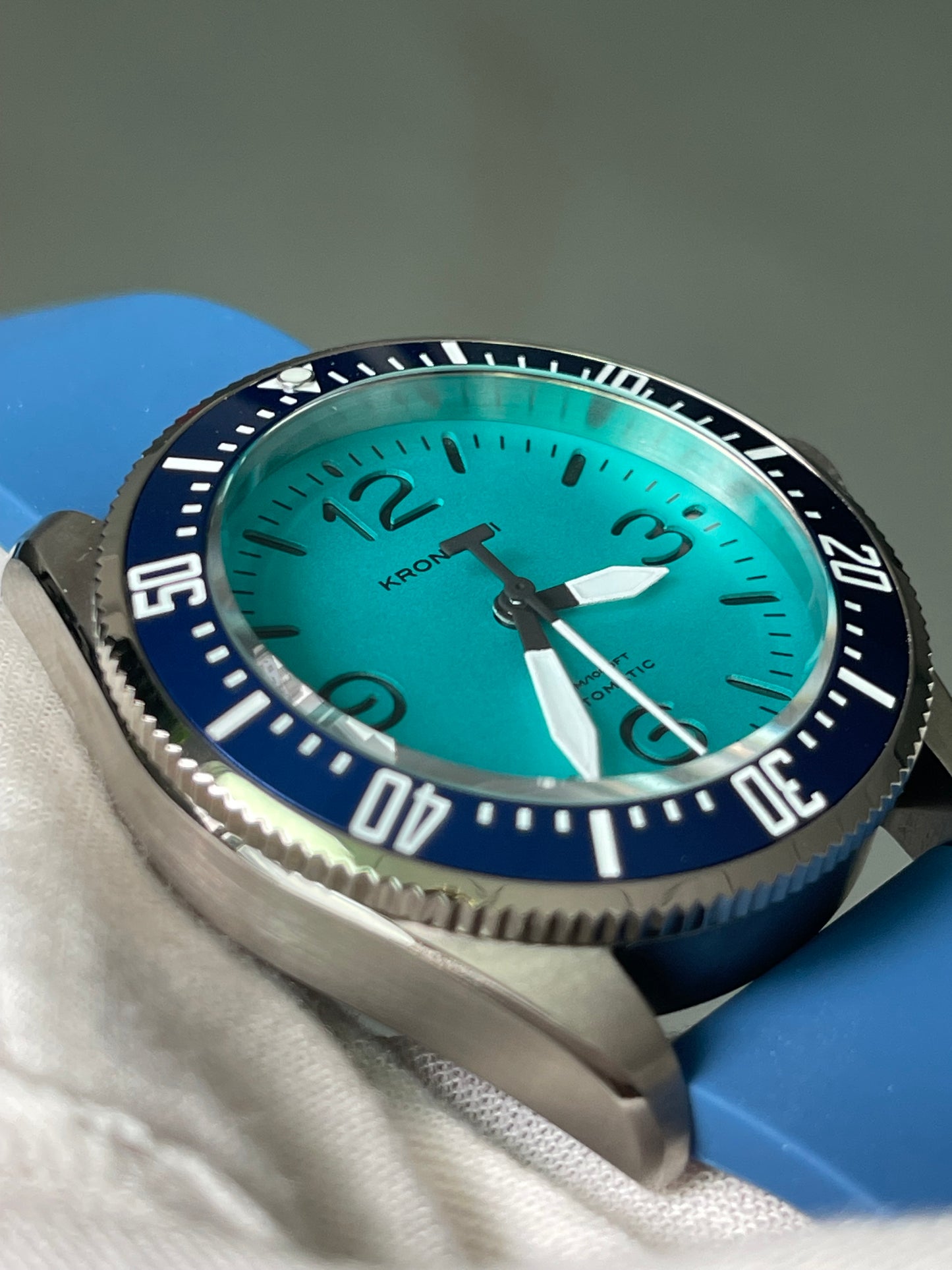 KRONOSTI Deep Explorer – Adventure Dial （Three-Hand）