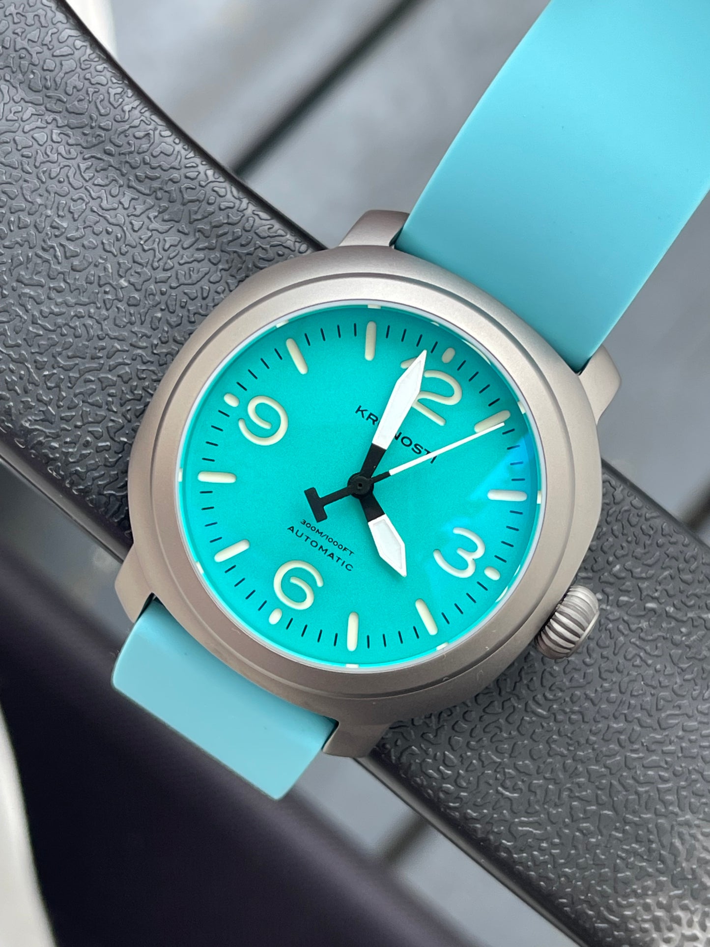 KRONOSTI Voyager Horizon – Three-Hand Titanium