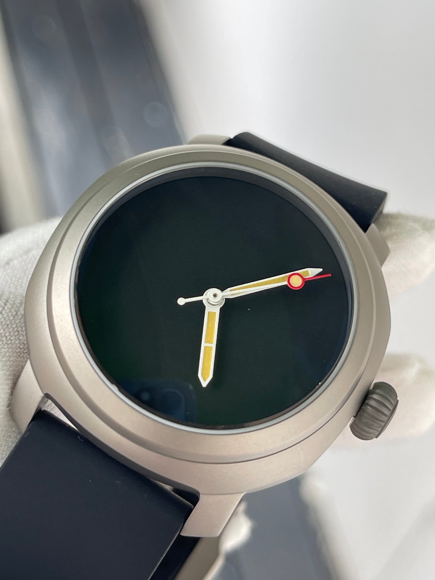 KRONOSTI Voyager Horizon – Three-Hand Titanium