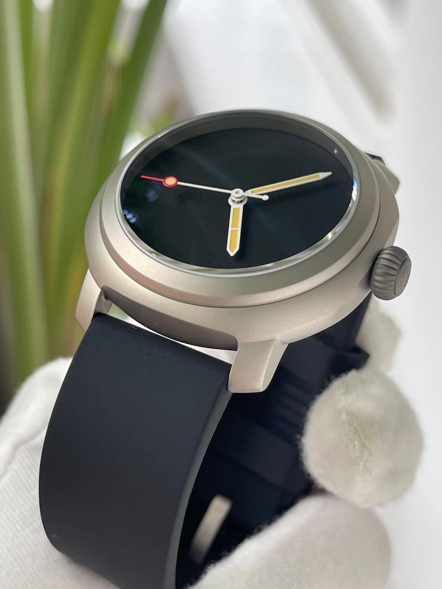 KRONOSTI Voyager Horizon – Three-Hand Titanium