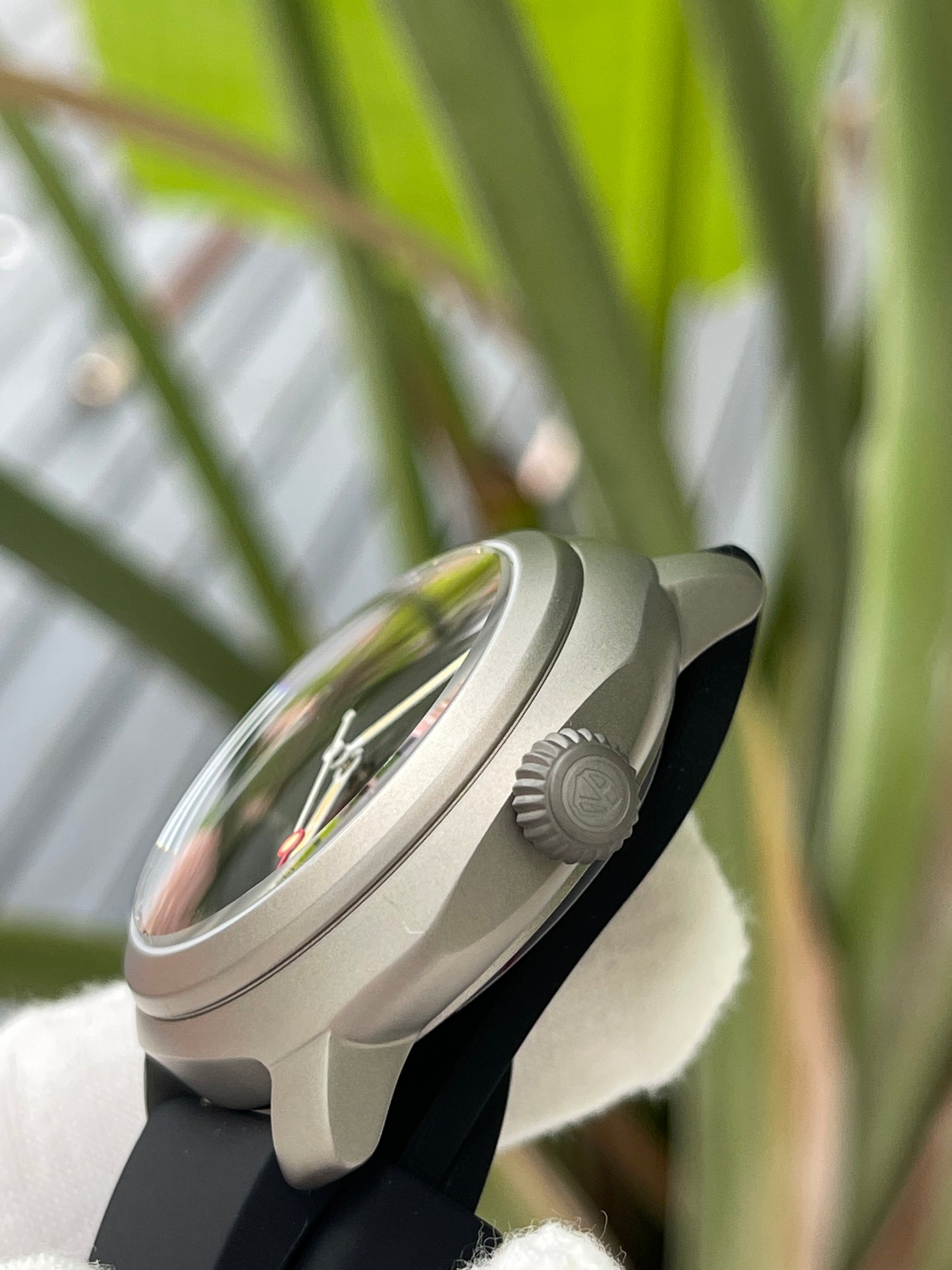 KRONOSTI Voyager Horizon – Three-Hand Titanium
