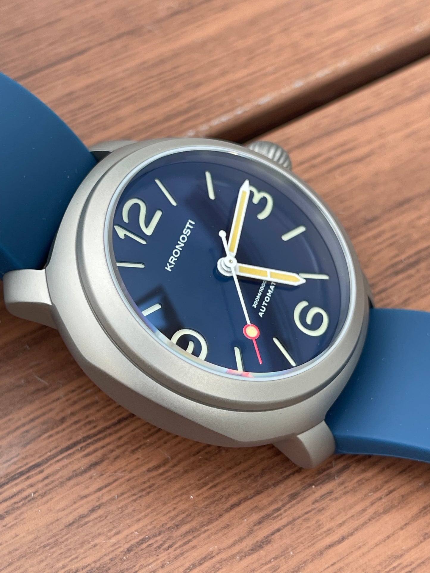 KRONOSTI Voyager Horizon – Three-Hand Titanium