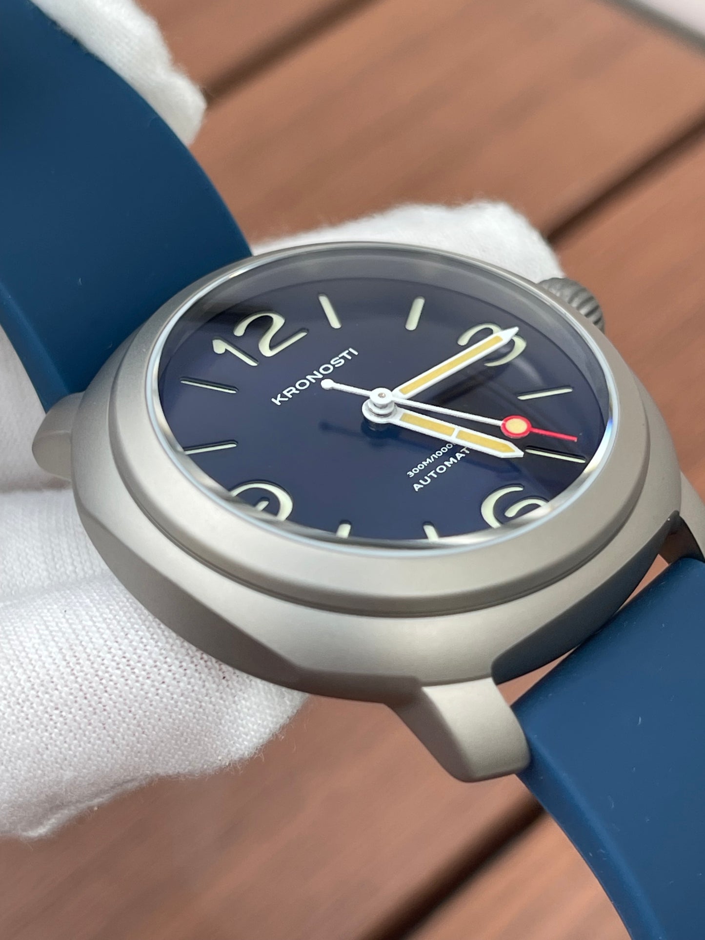 KRONOSTI Voyager Horizon – Three-Hand Titanium