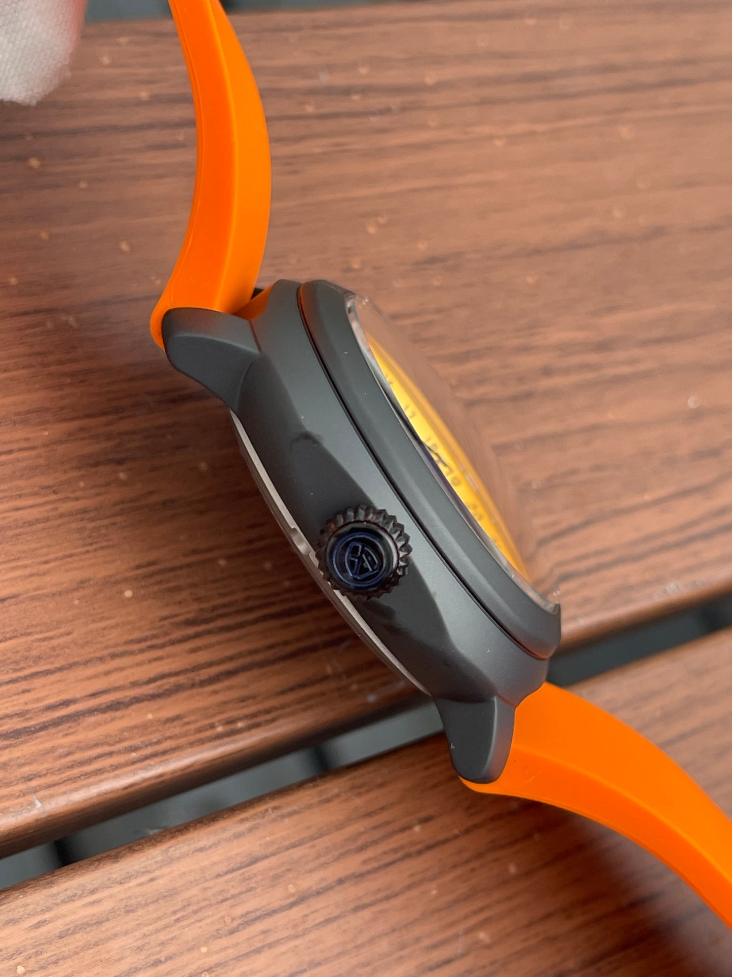 KRONOSTI Voyager Horizon – GMT Black Titanium