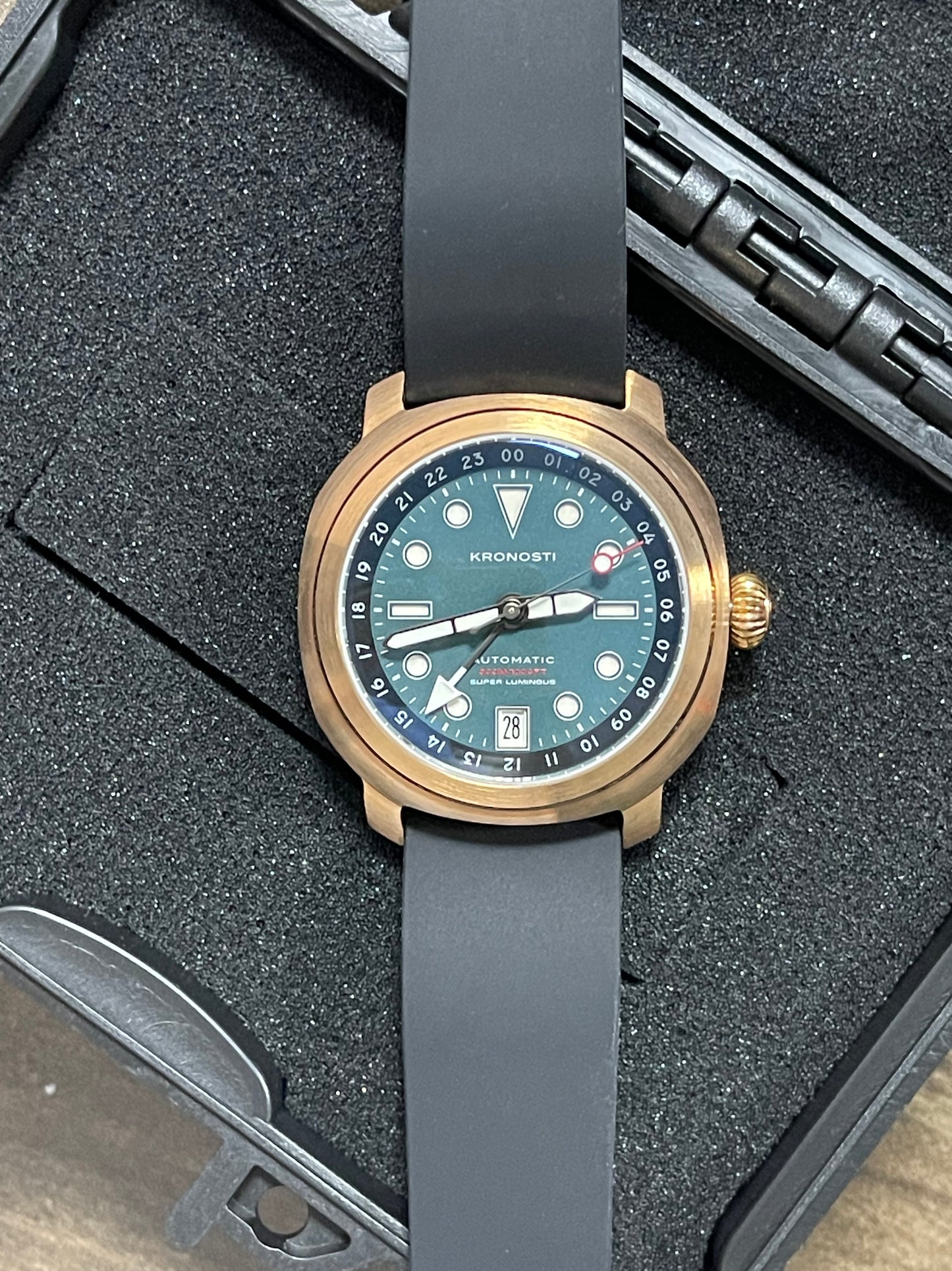 KRONOSTI Voyager Horizon – GMT Bronze